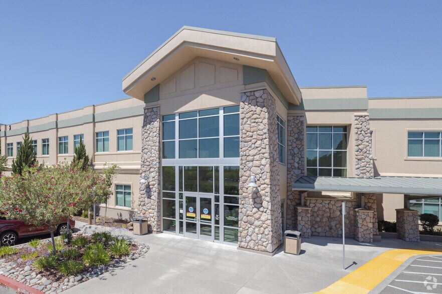 5 Medical Plaza Dr, Roseville, CA à louer - Photo du bâtiment - Image 3 de 5