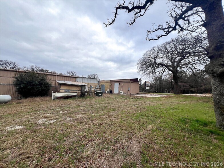 5268 S Highway 377, Kingston, OK à vendre - Photo du bâtiment - Image 3 de 52