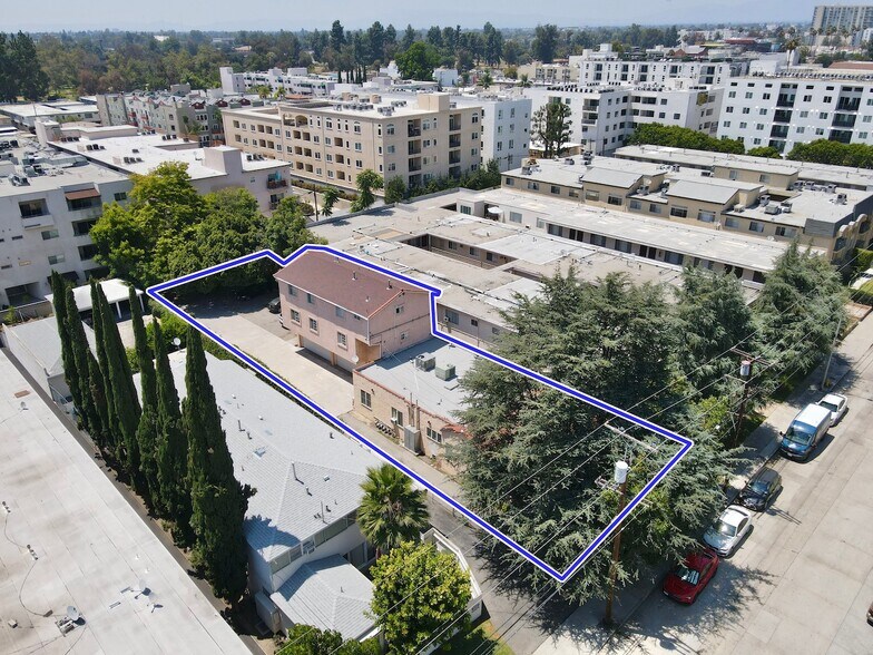 5025 Klump Ave, North Hollywood, CA à vendre - Photo du bâtiment - Image 2 de 6