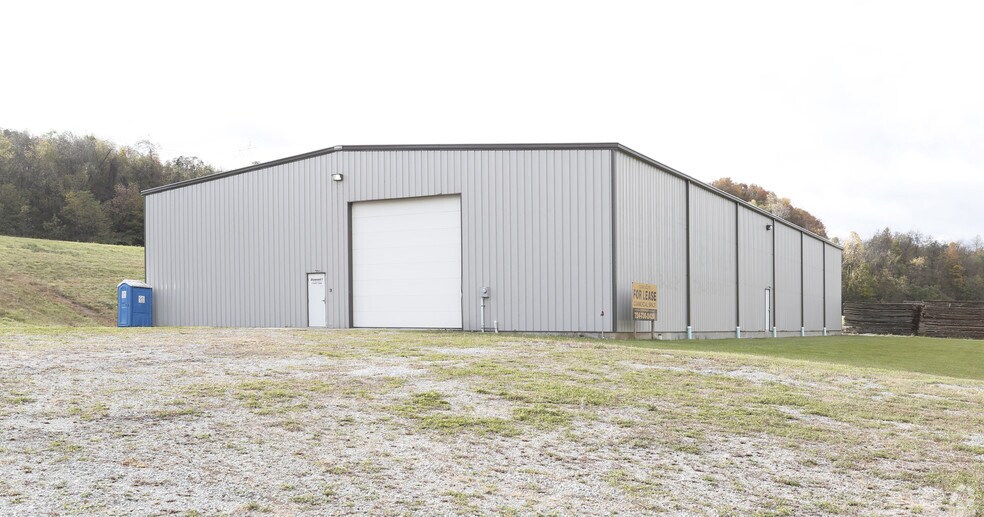 3020 Pittsburgh St, Perryopolis, PA à louer - Photo du bâtiment - Image 2 de 6