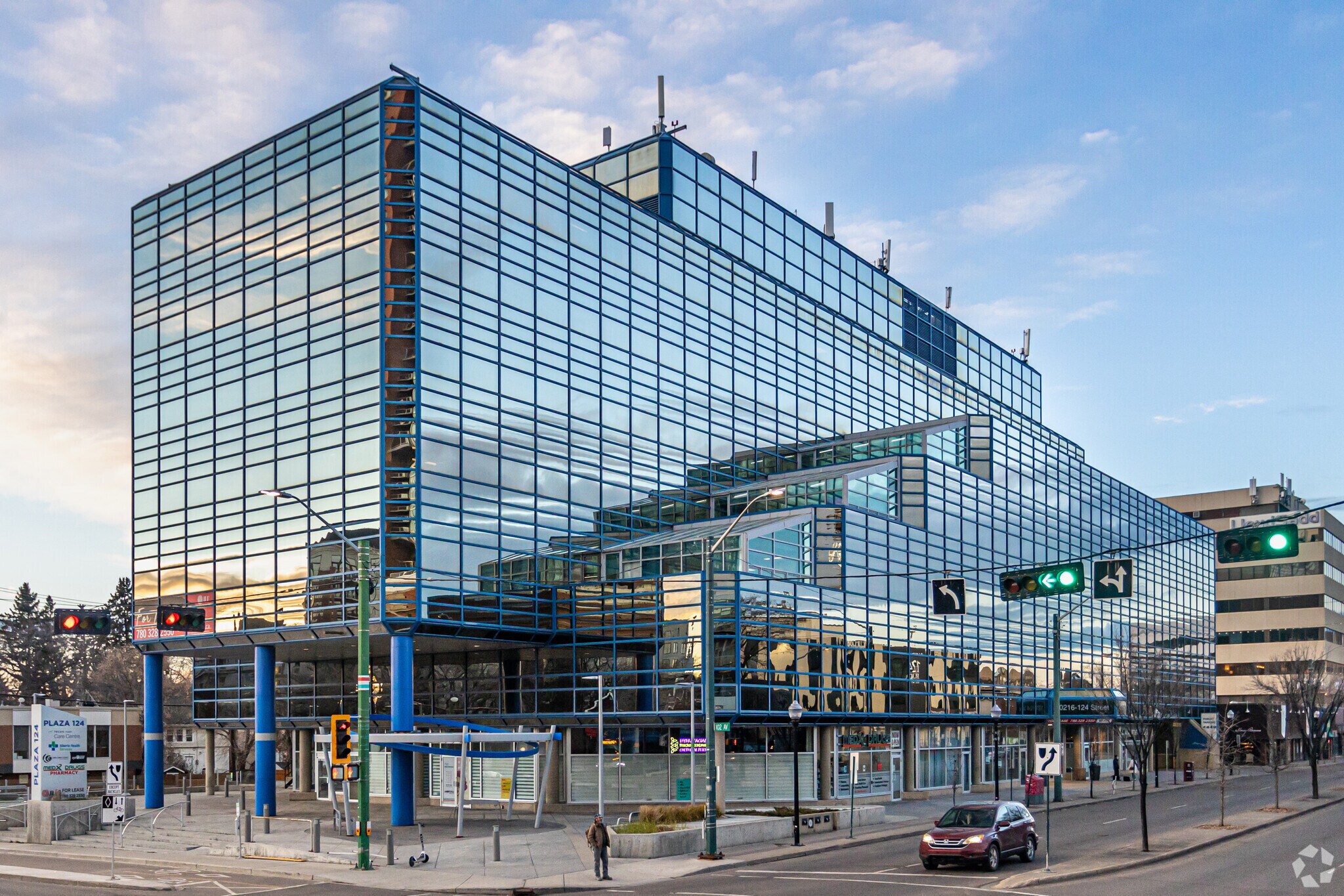 10216 124th St NW, Edmonton, AB à louer Photo du bâtiment- Image 1 de 14