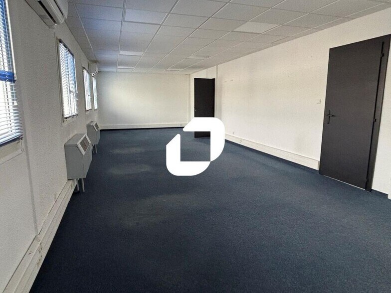 Office in Entzheim for lease - Interior Photo - Image 3 of 9