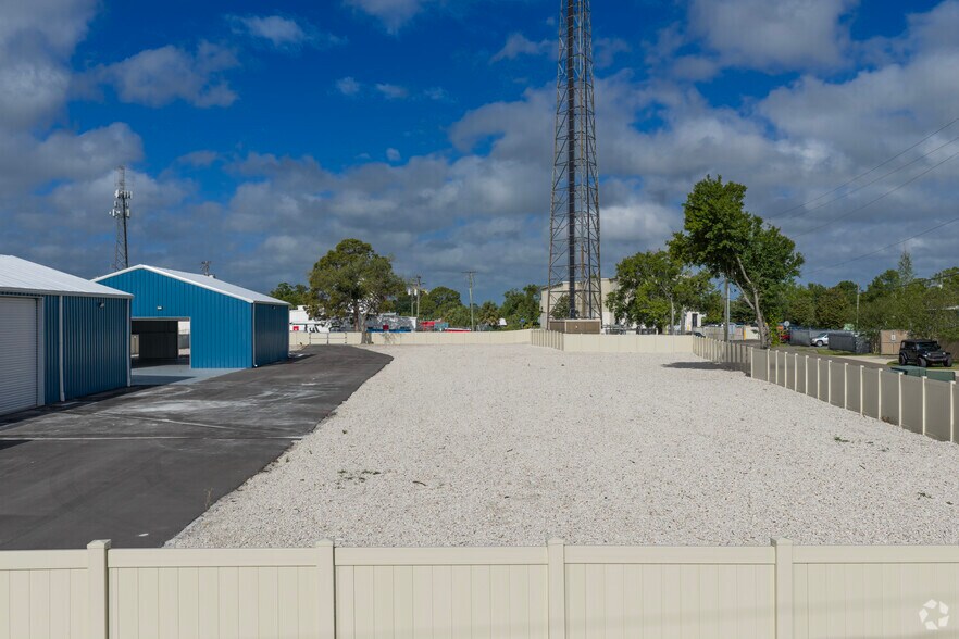 120 Pinckney St, Oldsmar, FL à louer - Photo du bâtiment - Image 3 de 9