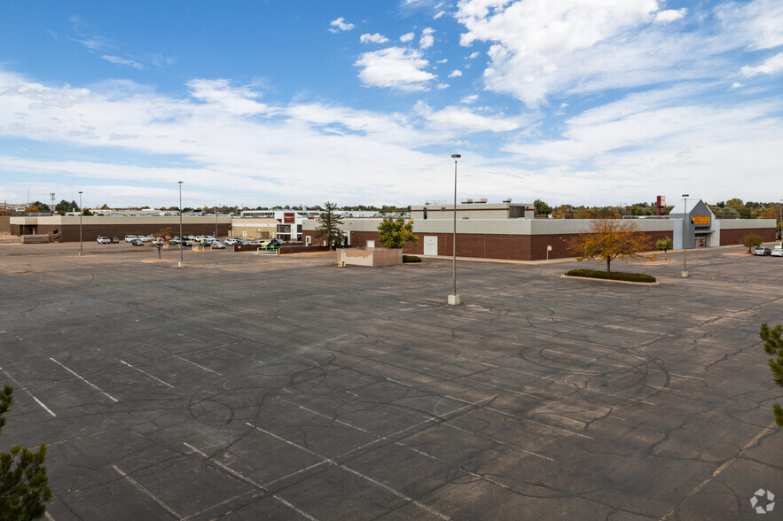 2050 Greeley Mall, Greeley, CO à louer - Photo du bâtiment - Image 3 de 8