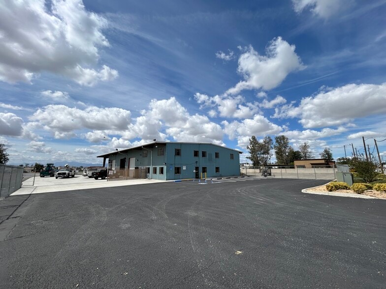 13831 Slover Ave, Fontana, CA for lease - Building Photo - Image 2 of 8