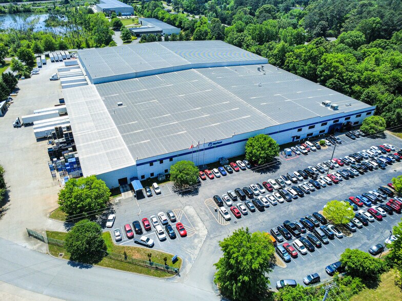 7463 Bonnyshire Dr, Chattanooga, TN à vendre - Photo du bâtiment - Image 1 de 30
