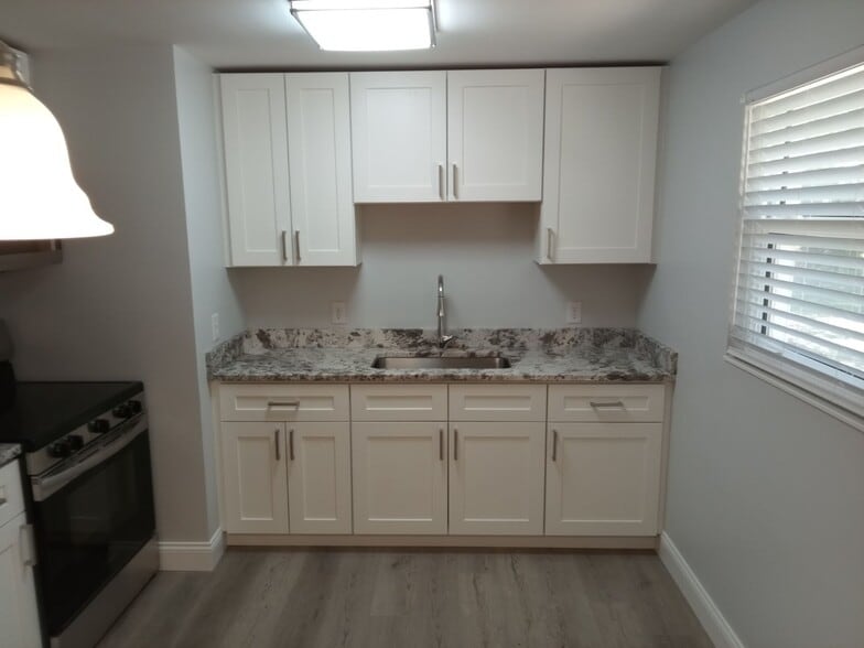 418 E Virginia Ave, Punta Gorda, FL à vendre - Photo du bâtiment - Image 3 de 6