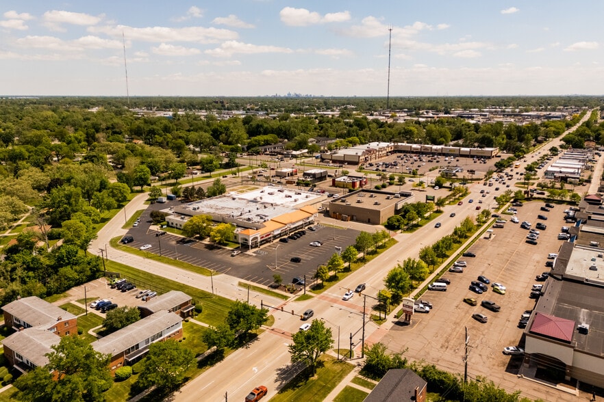 23100-23300 Coolidge Hwy, Oak Park, MI for sale - Building Photo - Image 3 of 11