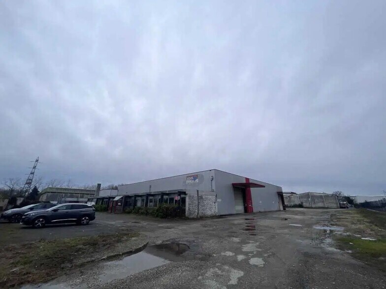 Office in Bordeaux for lease - Building Photo - Image 3 of 14