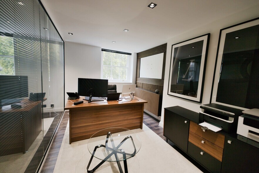 39 Fitzroy Sq, London for lease - Interior Photo - Image 2 of 10