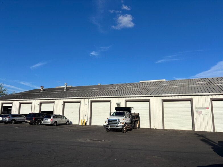 2727 Philmont Ave, Huntingdon Valley, PA à louer - Photo du bâtiment - Image 2 de 10