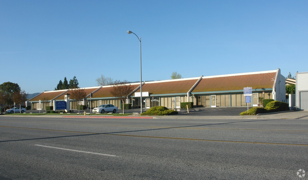 8833 Monterey St, Gilroy, CA for lease - Building Photo - Image 2 of 6