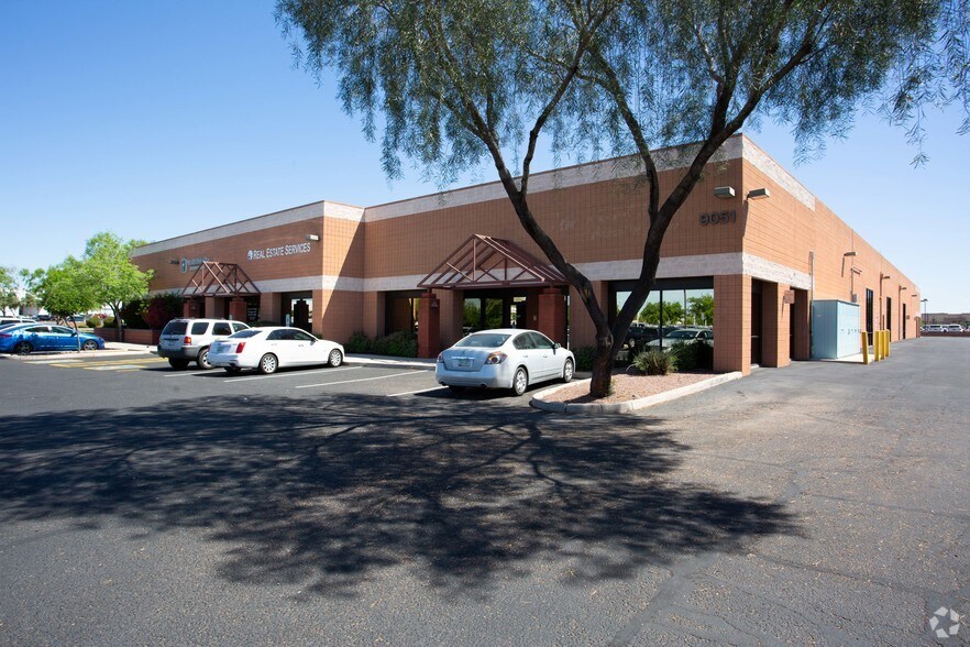 9051 W Kelton Ln, Peoria, AZ à louer - Photo du bâtiment - Image 3 de 5