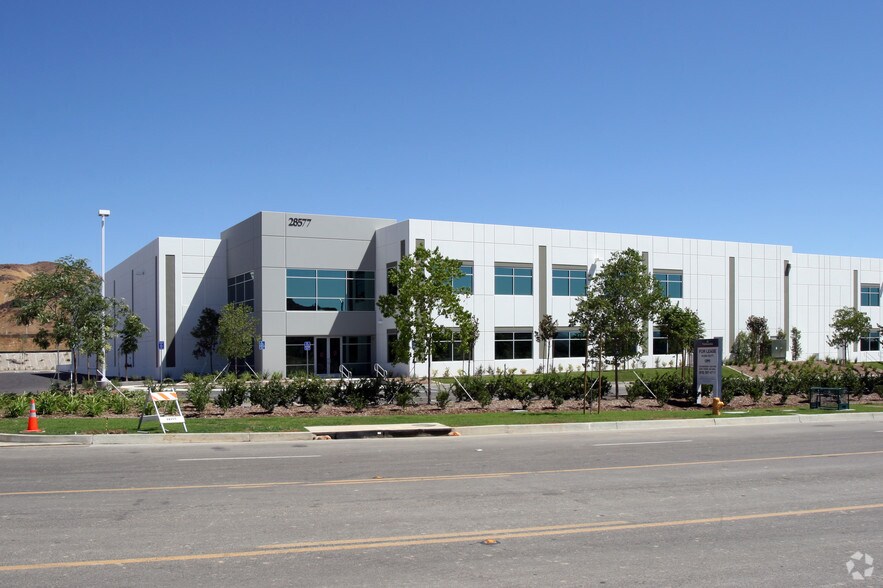 28577 W Industry Dr, Valencia, CA à louer - Photo du bâtiment - Image 3 de 5