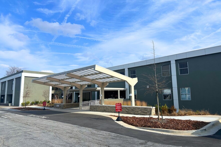 2550 Windy Hill Rd SE, Marietta, GA à louer - Photo du bâtiment - Image 2 de 2