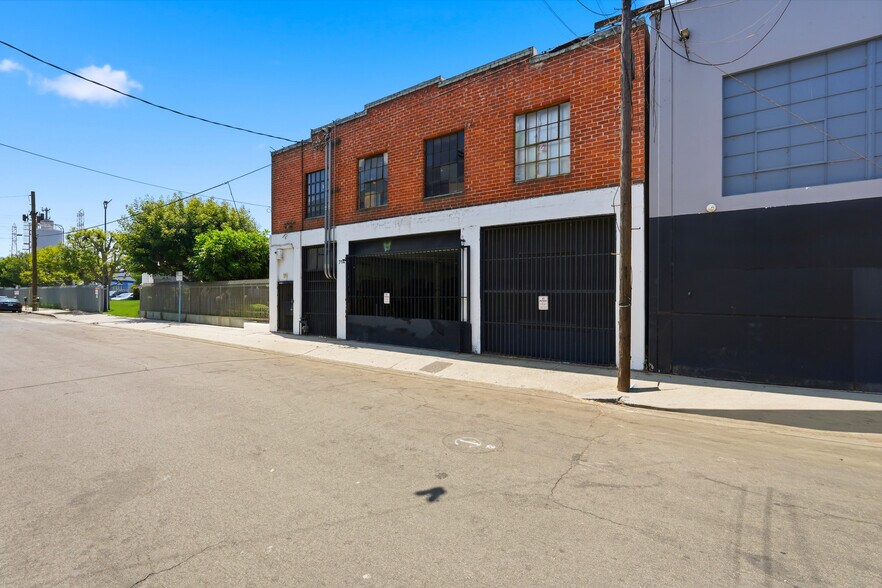 714 Ducommun St, Los Angeles, CA à vendre - Photo du bâtiment - Image 3 de 34