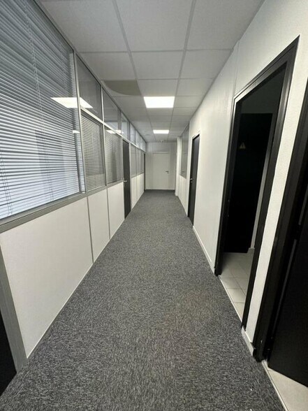 606 Rue Fourny, Buc for lease - Interior Photo - Image 2 of 20