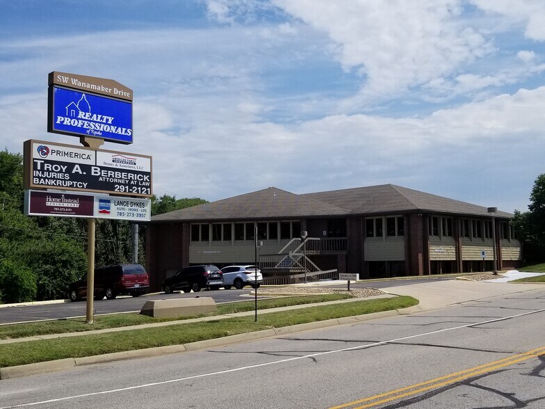 2900 SW Wanamaker Dr, Topeka, KS à vendre - Photo du bâtiment - Image 3 de 28