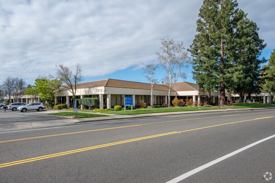 9616 Micron Ave, Sacramento, CA à louer - Photo du bâtiment - Image 1 de 6