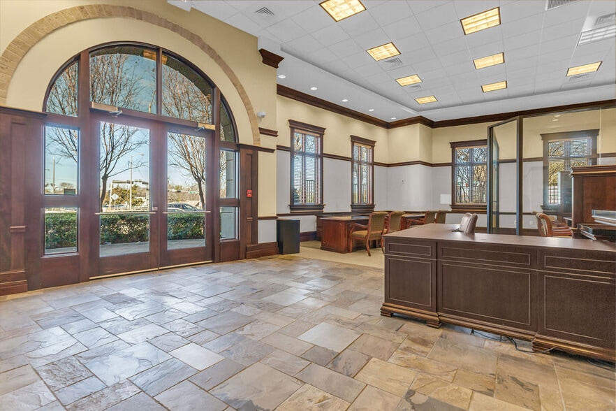 5800 W Northwest Hwy, Dallas, TX à vendre - Photo intérieure - Image 3 de 28