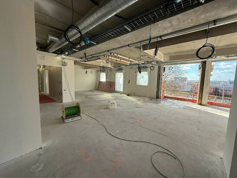 Office in Rouen for lease - Interior Photo - Image 1 of 9