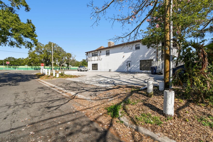 3601 E Busch Blvd, Tampa, FL à vendre - Photo du bâtiment - Image 3 de 25