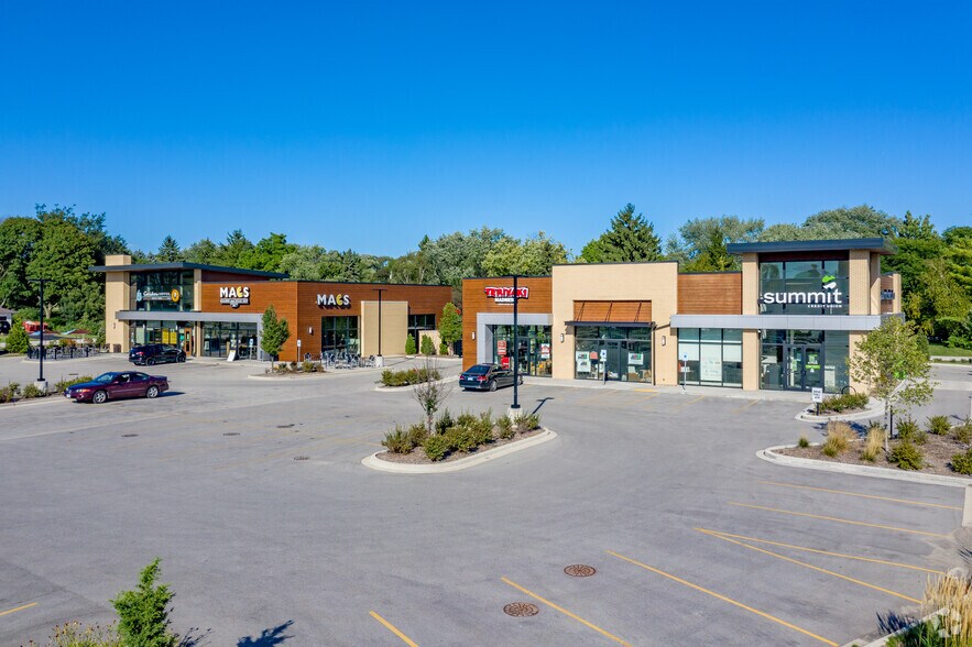 1000 S Moorland Rd, Brookfield, WI à louer - Photo du bâtiment - Image 2 de 6