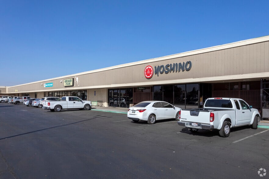 6214 N Blackstone Ave, Fresno, CA for lease - Building Photo - Image 3 of 5