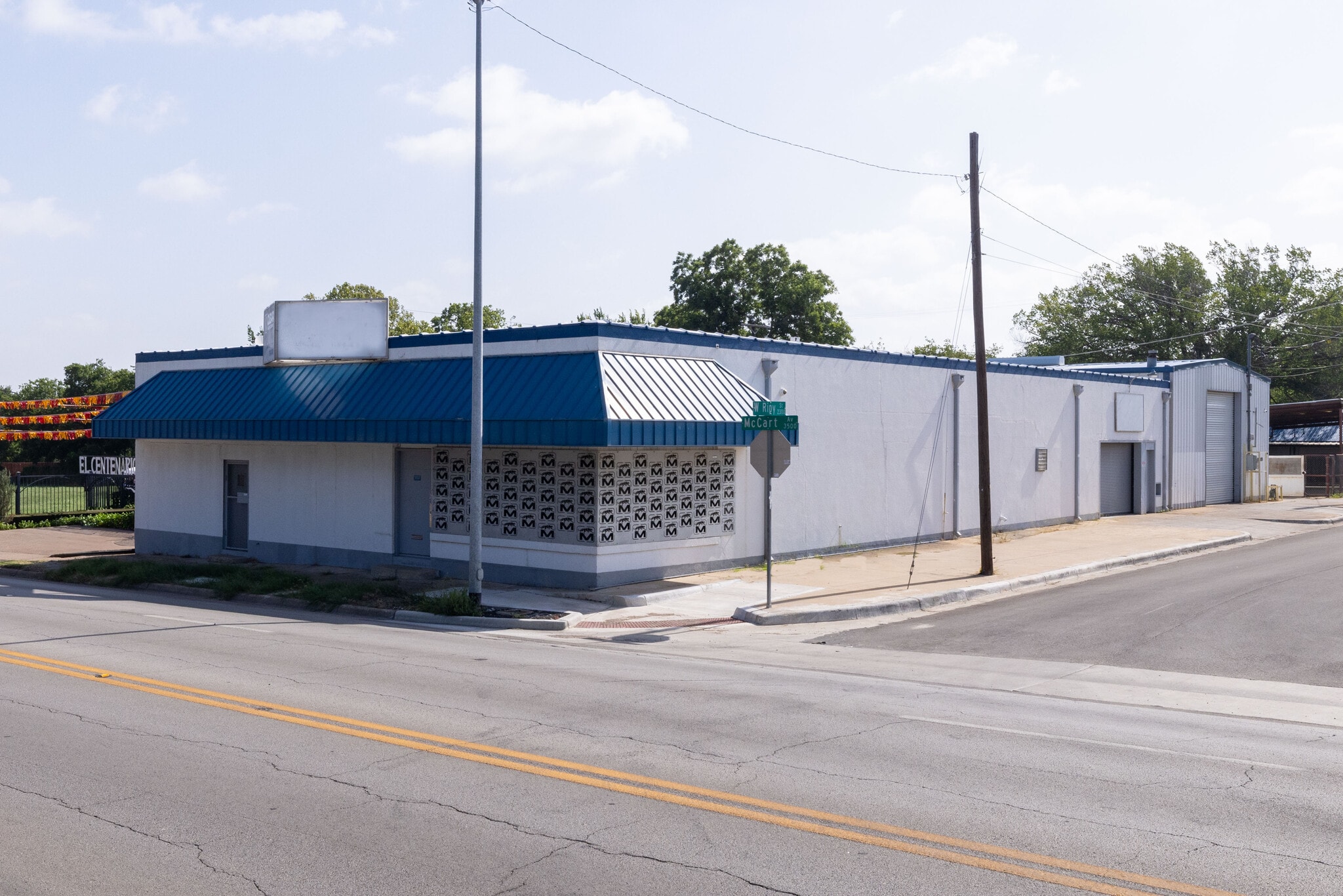3579 McCart Ave, Fort Worth, TX for sale Primary Photo- Image 1 of 17