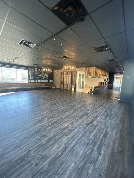 380 E Division St NE, Rockford, MI for sale - Building Photo - Image 2 of 6