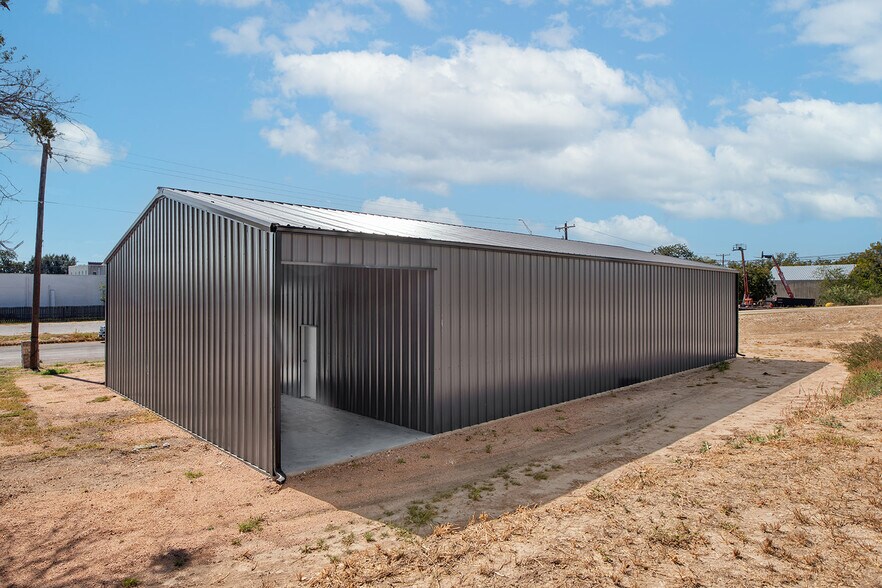 101 Richards st, Brady, TX à louer - Photo du bâtiment - Image 3 de 18