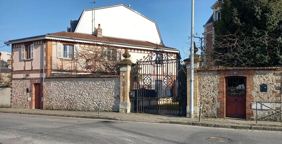 17 Rue Chauveau-Lagarde, Chartres à louer - Photo du bâtiment - Image 2 de 7
