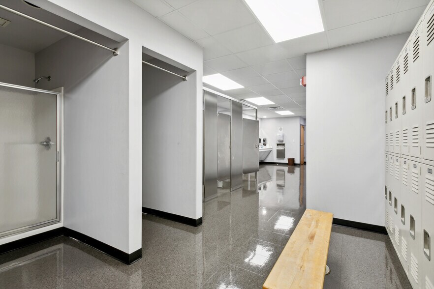 805 City Center Blvd, Newport News, VA for lease - Interior Photo - Image 2 of 4