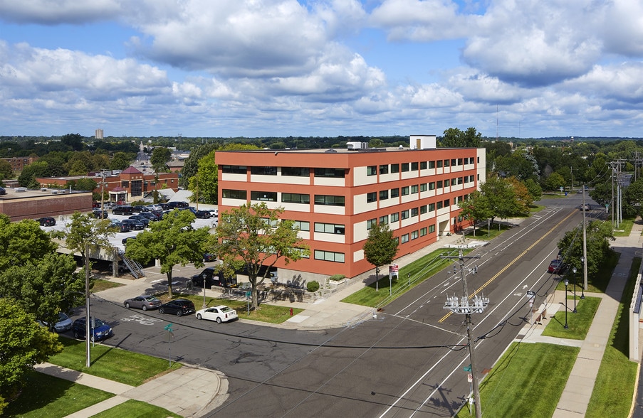 555 Park St, Saint Paul, MN for lease - Building Photo - Image 3 of 8