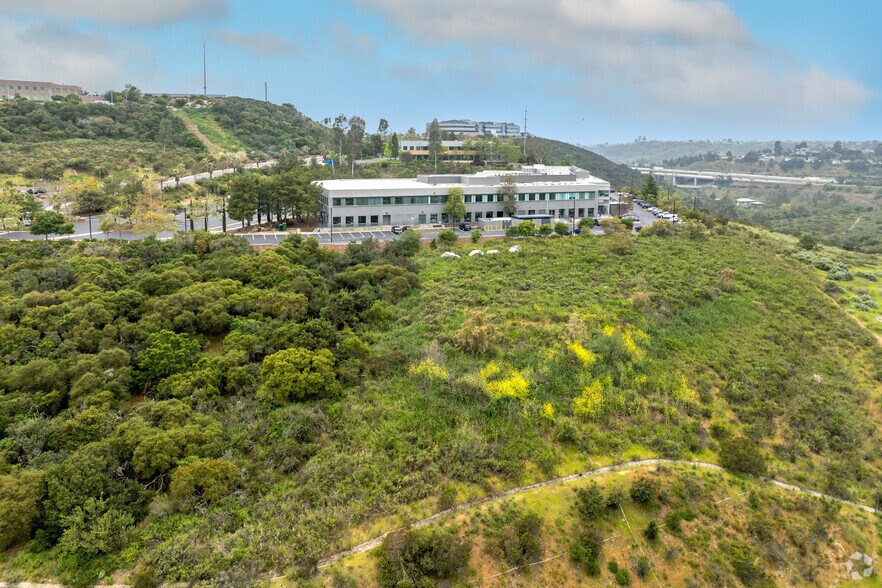 10636 Scripps Summit Ct, San Diego, CA à louer - Photo du bâtiment - Image 3 de 9