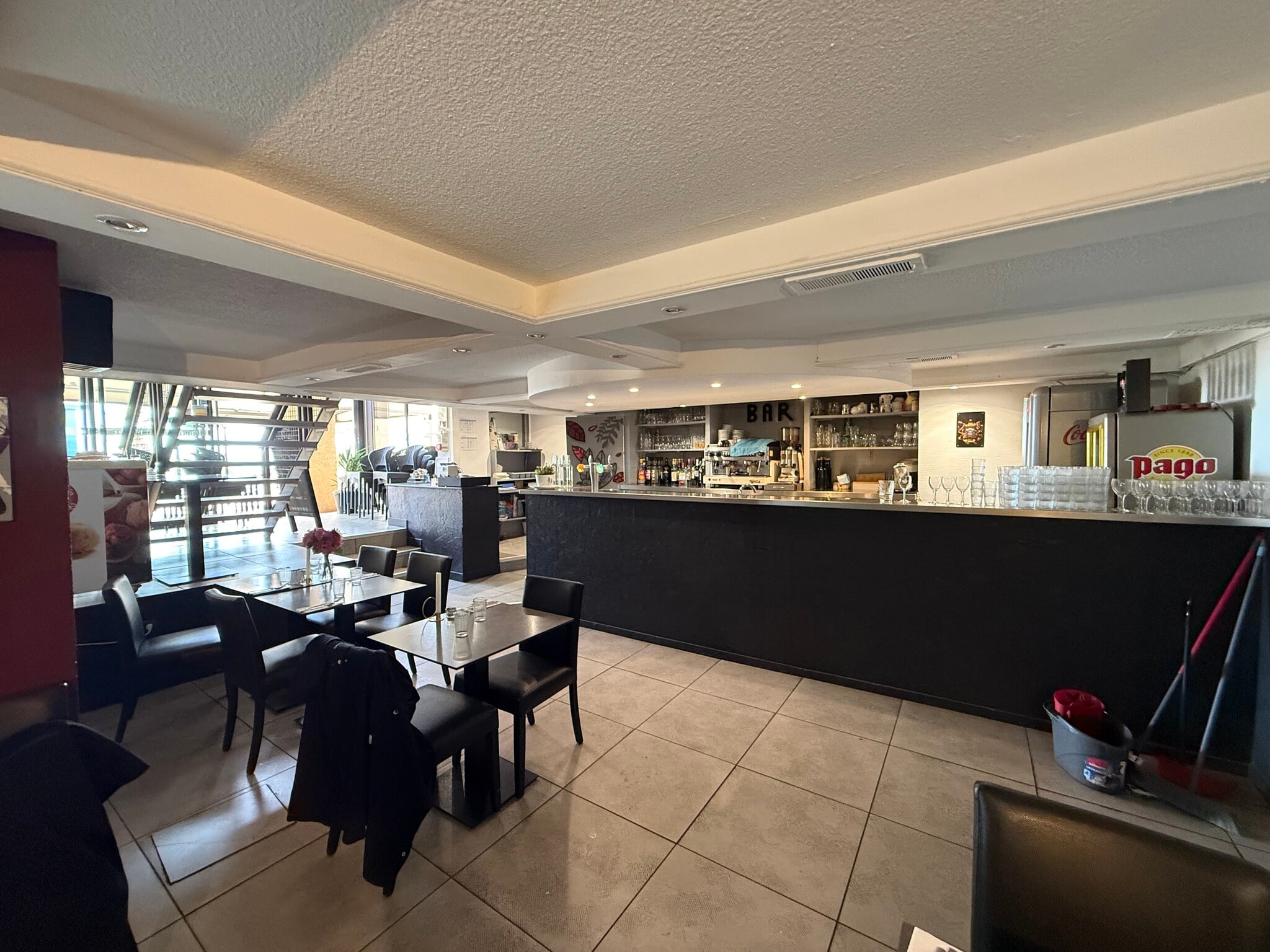 Retail in Marseille for lease Building Photo- Image 1 of 10