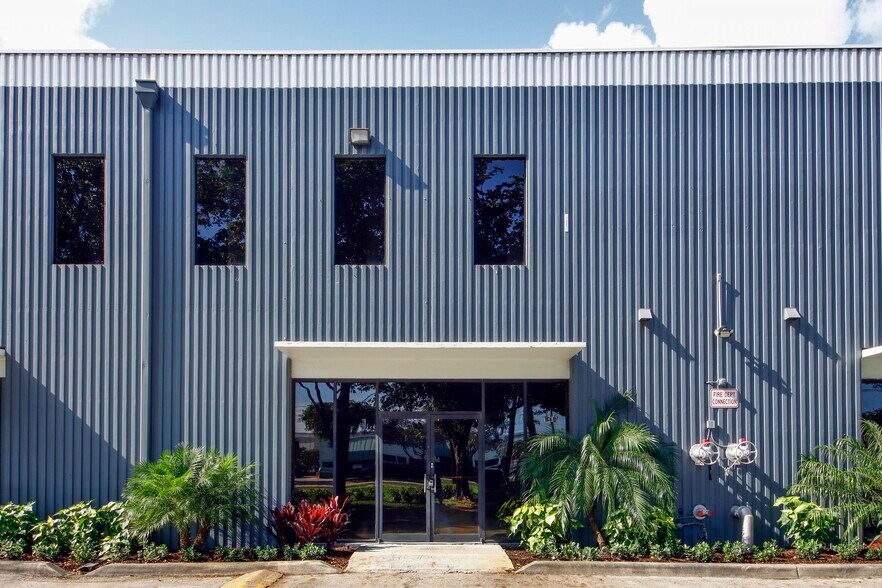 1551 N Powerline Rd, Pompano Beach, FL à louer - Photo du bâtiment - Image 2 de 9