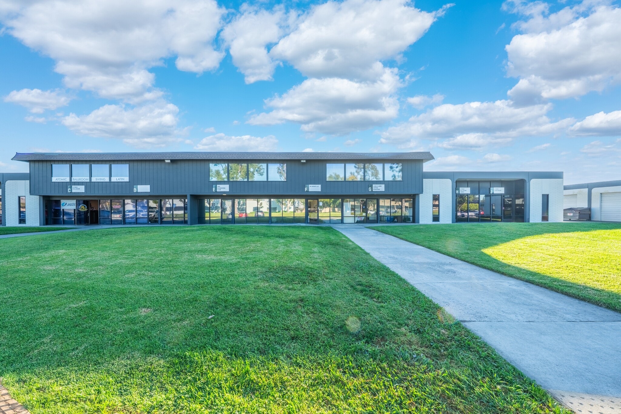 17961 Sky Park Cir, Irvine, CA à louer Photo intérieure- Image 1 de 23