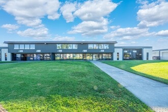 17961 Sky Park Cir, Irvine, CA à louer Photo intérieure- Image 1 de 23