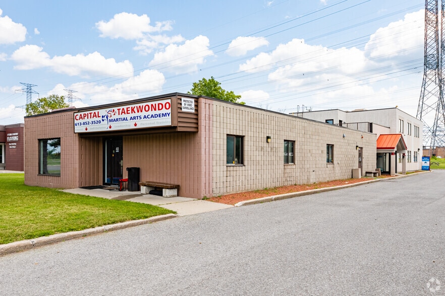 40 Colonnade Rd, Ottawa, ON for sale - Primary Photo - Image 1 of 1