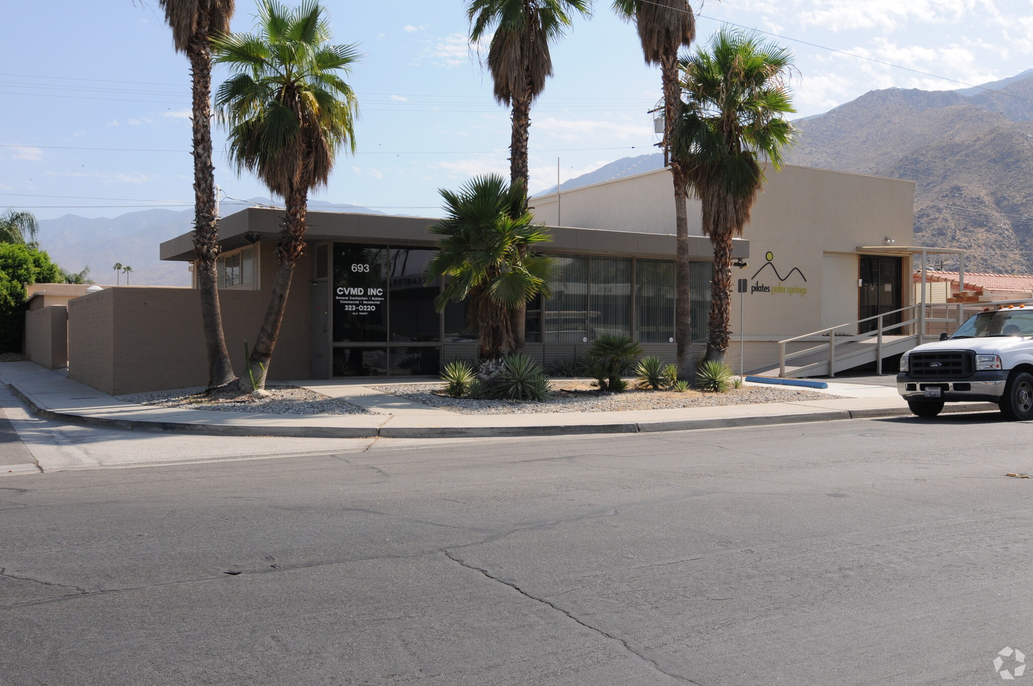 693 E Sunny Dunes Rd, Palm Springs, CA for lease Building Photo- Image 1 of 15