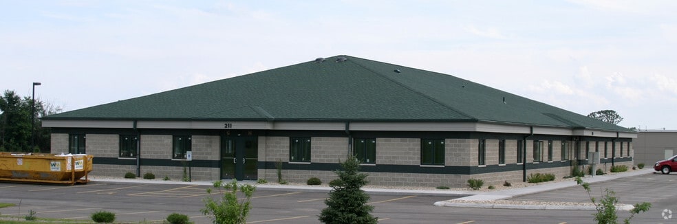 211 Corporate Dr, Beaver Dam, WI for lease - Building Photo - Image 2 of 18
