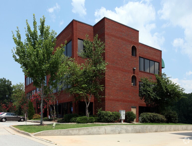 825 Fairways Ct, Stockbridge, GA à louer - Photo du bâtiment - Image 2 de 5