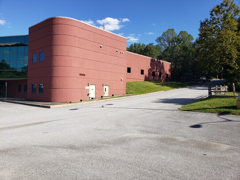 330 Lancaster Ave, Malvern, PA à louer - Photo du bâtiment - Image 3 de 8
