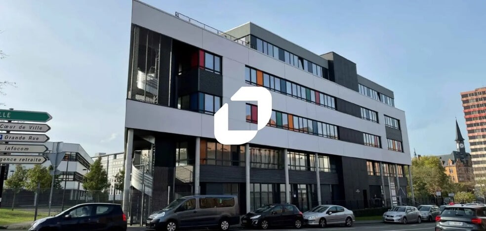Office in Roubaix for lease - Building Photo - Image 1 of 7
