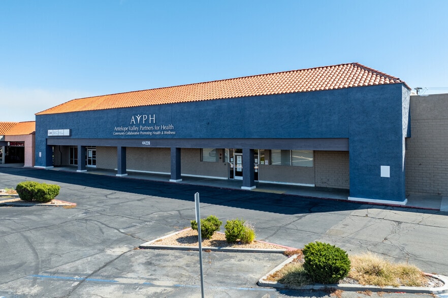 44204-44276 10th St W, Lancaster, CA for lease - Building Photo - Image 1 of 37