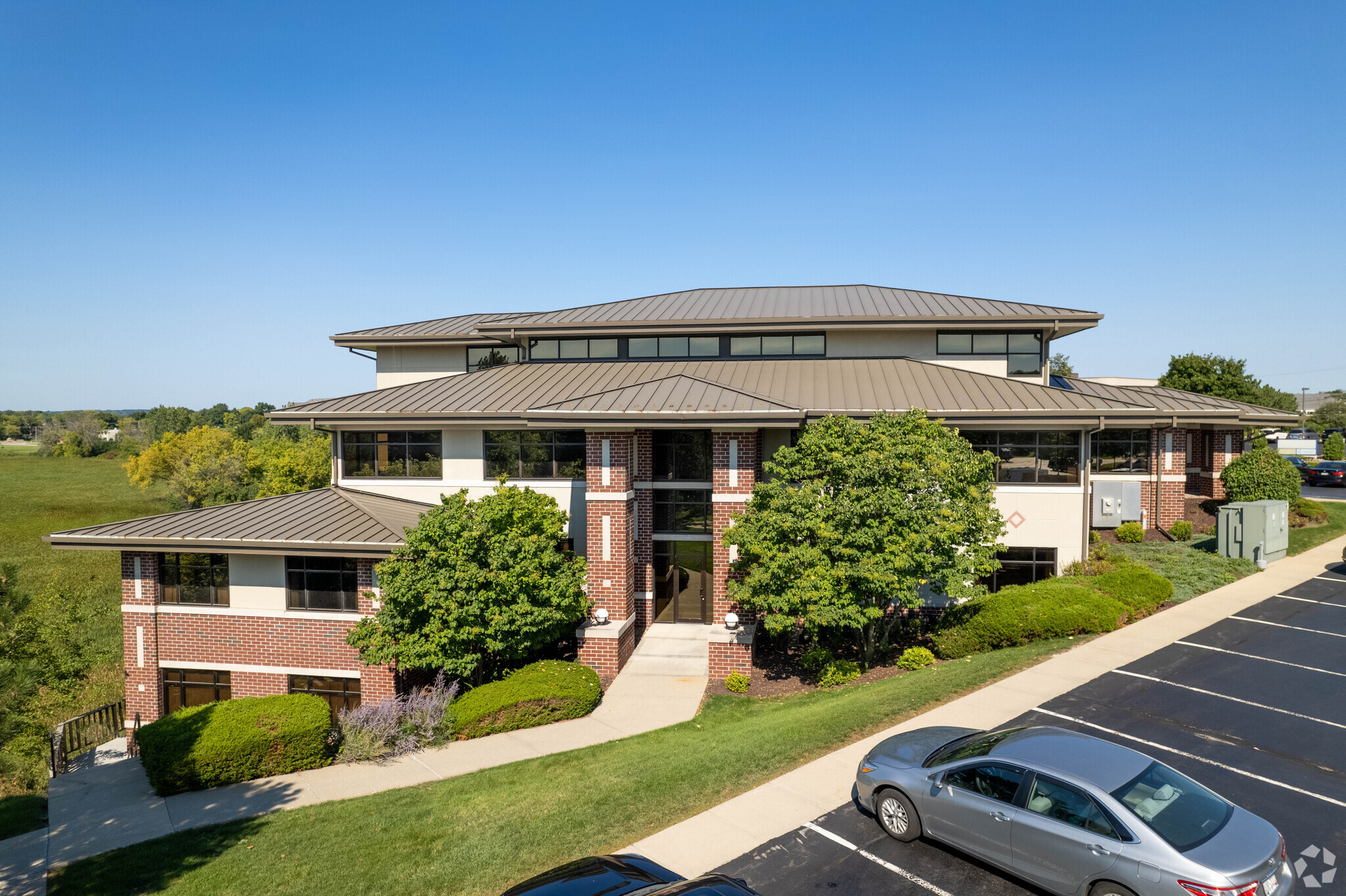 1166 Quail Ct, Pewaukee, WI for lease Building Photo- Image 1 of 21