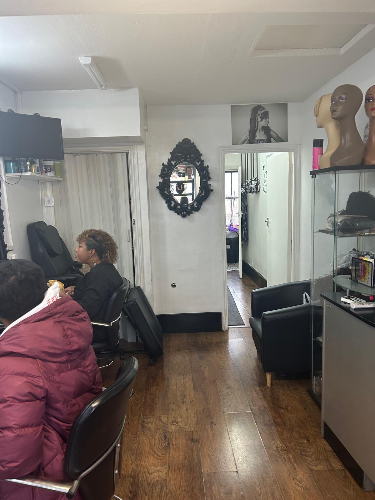 290 Lodge Ave, Dagenham for lease Interior Photo- Image 1 of 1