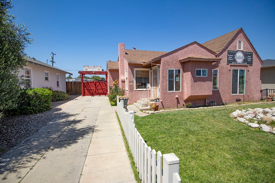 215 E Fesler St, Santa Maria, CA à vendre - Photo du bâtiment - Image 3 de 42