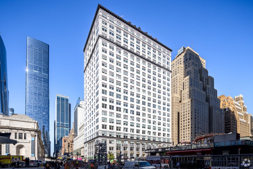 5 Penn Plaza, New York, NY à louer - Photo du bâtiment - Image 1 de 7